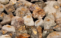 pierres avec or incrusté